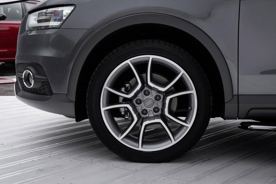 Колеса Audi Q3 2.0 TDI Quattro with Camping Tent 2014 года  (фото 8 из 24)